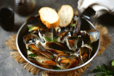 10 increíbles recetas de mejillones en salsa cremosa de ajo