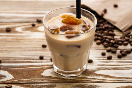 Iced Latte: 12 Simple and Incredibly Delicious Recipes