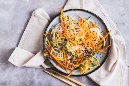 15 ensaladas con fideos de celofán y verduras que se preparan rápidamente
