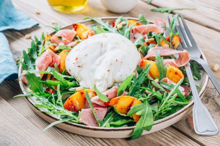 12 ensaladas con burrata que puedes preparar rápida y fácilmente