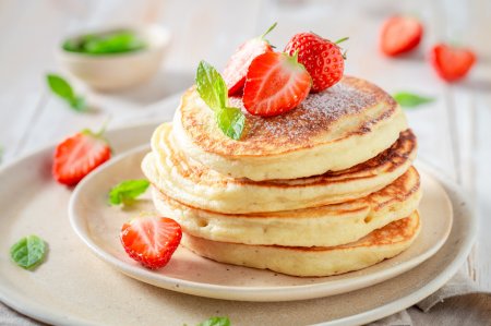 12 Recipes for Fluffy Ryazhenka Pancakes You Can't Resist