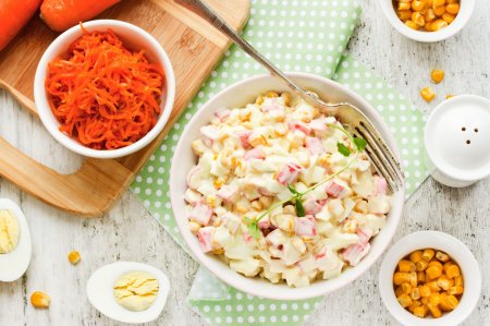 20 ensaladas originales con palitos de cangrejo para la mesa festiva
