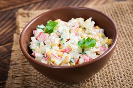 20 maravillosas ensaladas con palitos de cangrejo y maíz