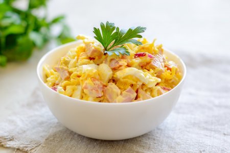 15 ensaladas con fideos instantáneos que te sorprenderán