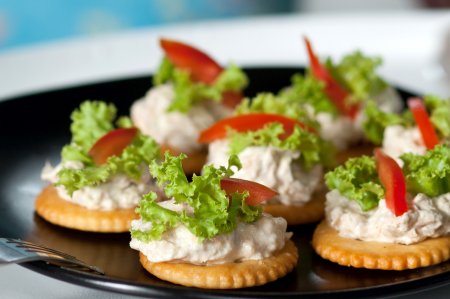 Cracker Appetizers: 20 Great Recipes to Surprise Family and Guests
