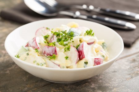 10 ensaladas con rábano y huevo que puedes preparar rápidamente