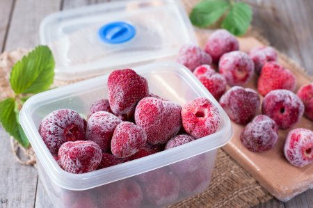 6 Easy Recipes to Freeze Strawberries for Winter