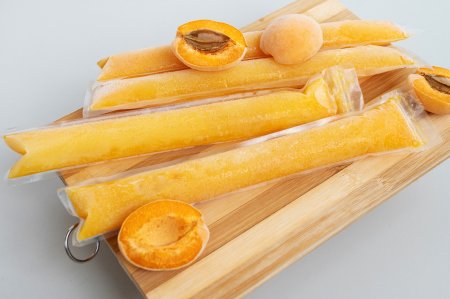 8 Easy Ways to Freeze Apricots for Winter