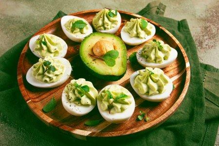 10 recetas inigualables de canapés de aguacate para un buffet