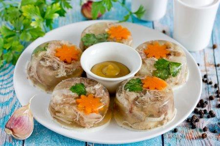5 magníficas recetas de aspic de patas de pollo