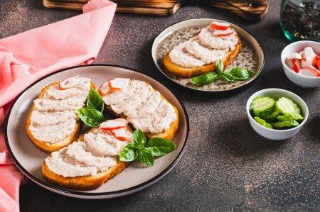 Bruschettas con palitos de cangrejo: 8 recetas rápidas y fáciles