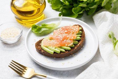 10 sándwiches de mantequilla y pescado rojo a los que es difícil resistirse