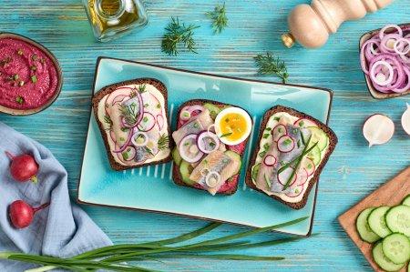 8 Exquisite Recipes for Herring and Black Bread Sandwiches