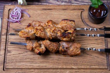 Schaschlik vom Schweinenacken auf dem Grill: saftig und lecker – Rezept