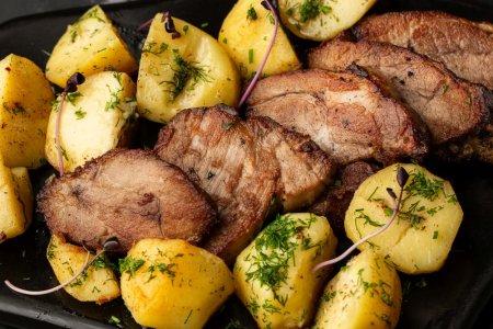 Filet de porc aux pommes de terre au four – une recette simple et délicieuse