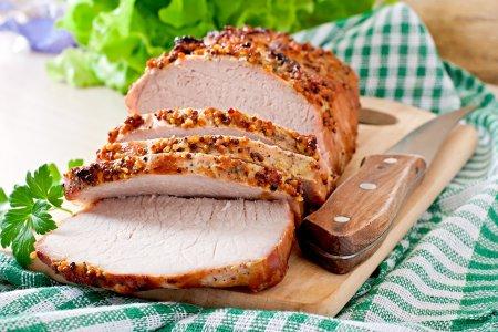 Saftiges und zartes Schweinekarree, in Folie im Ofen gebacken – Schritt-für-Schritt-Rezept
