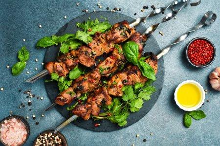 Saftiger Schaschlik vom Schweinelachs auf dem Grill – Schritt-für-Schritt-Rezept