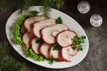 Poitrine de porc savoureuse aux pelures d'oignon – recette étape par étape