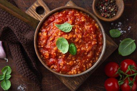 Hähnchenhackfleisch in Tomatensauce in der Pfanne – Schritt-für-Schritt-Rezept