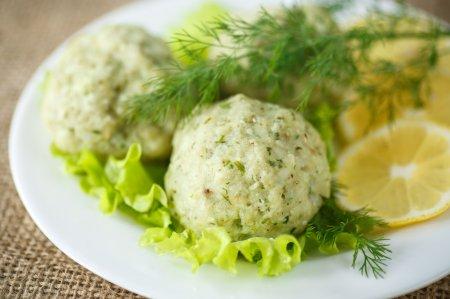 Galettes de poisson à la vapeur dans un multicuiseur – recette pas à pas