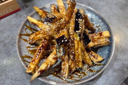 Aubergines frites à la fécule dans une poêle – recette simple