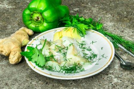 Tilapia en sauce crémeuse à la poêle – recette simple étape par étape