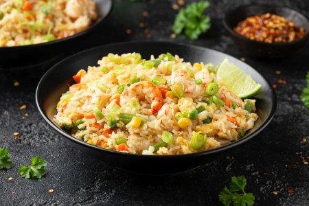 Riz frit aux fruits de mer – recette étape par étape