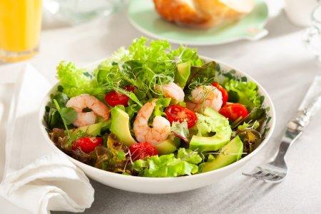 Salade d'avocat et de crevettes – une délicieuse recette étape par étape