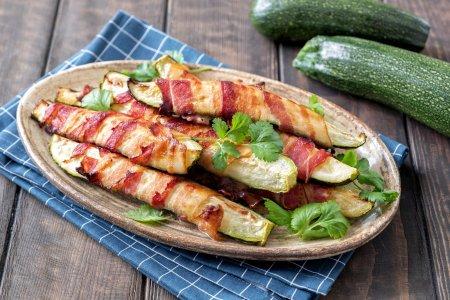 Courgettes au bacon sur le barbecue – une délicieuse recette étape par étape