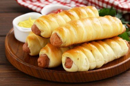 Saucisses en pâte sans levure au four – recette étape par étape