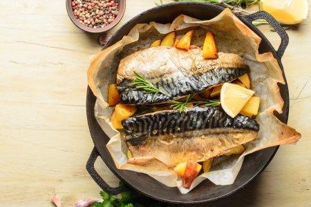 Maquereau avec pommes de terre et légumes au four – recette étape par étape