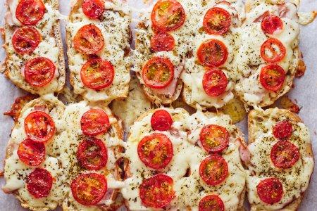 Sandwichs chauds à la saucisse dans une friteuse à air – recette étape par étape