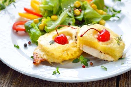 Escalopes de poulet à l'ananas et au fromage à l'airfryer