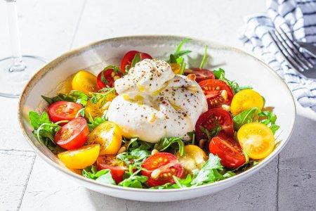 Salade italienne à la burrata et aux tomates – recette pas à pas