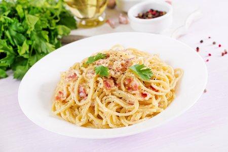 Pasta Carbonara mit Speck und Sahne – klassisches Rezept