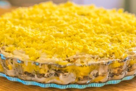 Salade «Mimosa» sans pommes de terre ni carottes – recette simple