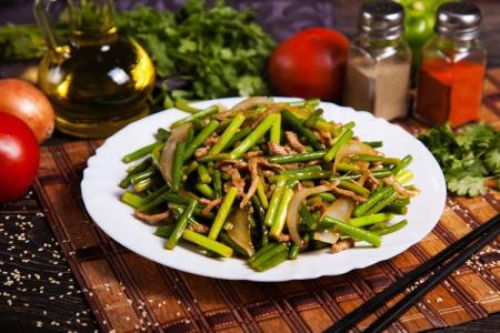 Cómo cocinar tallos de ajo: rápido y delicioso