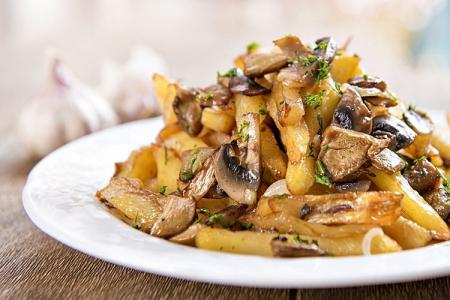 10 recetas de patatas con champiñones muy sabrosas en sartén