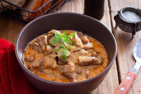 Klassisches Rinder-Stroganoff: 10 Schritt-für-Schritt-Rezepte