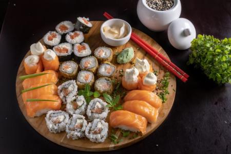 Homemade Sushi Rolls: 8 Step-by-Step Recipes with Photos
