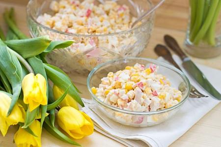Ensalada de surimi y arroz: 15 deliciosas recetas