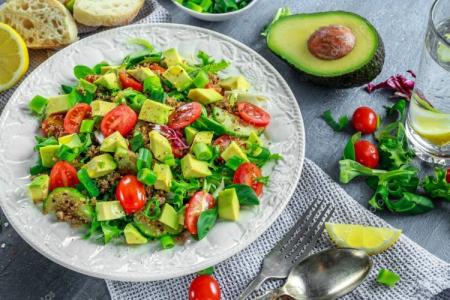 Ensaladas sin mayonesa para la mesa festiva: 20 excelentes recetas